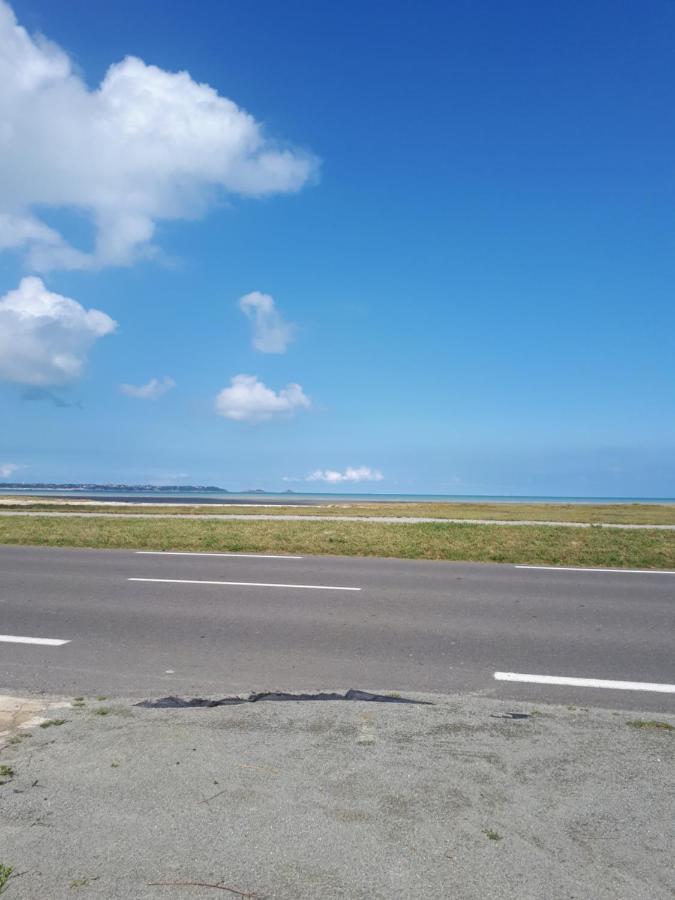 Hirel Rose By The Sea - Beach Front Sea Views מראה חיצוני תמונה